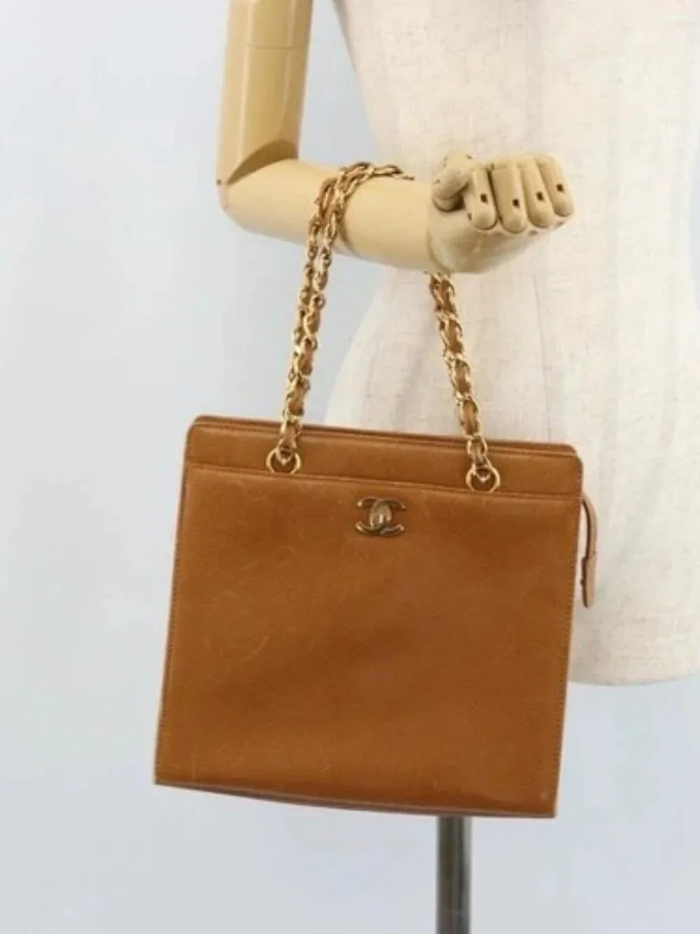 CHANEL Chain Tote Bag Grained Calf Skin Gold Brown CC Auth gh1738